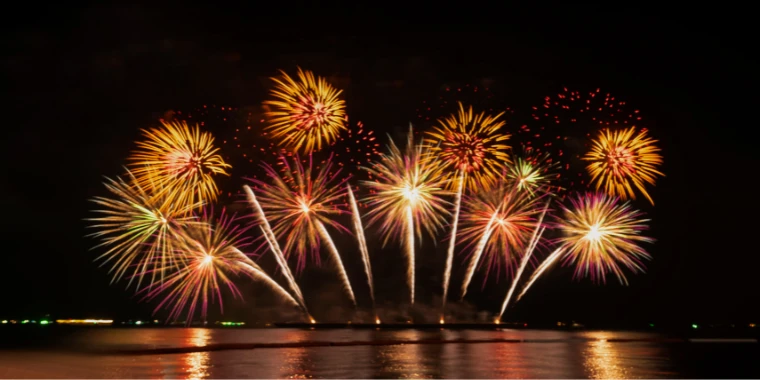 Ohňostroje a světelné show: Umění, které rozzáří nebe