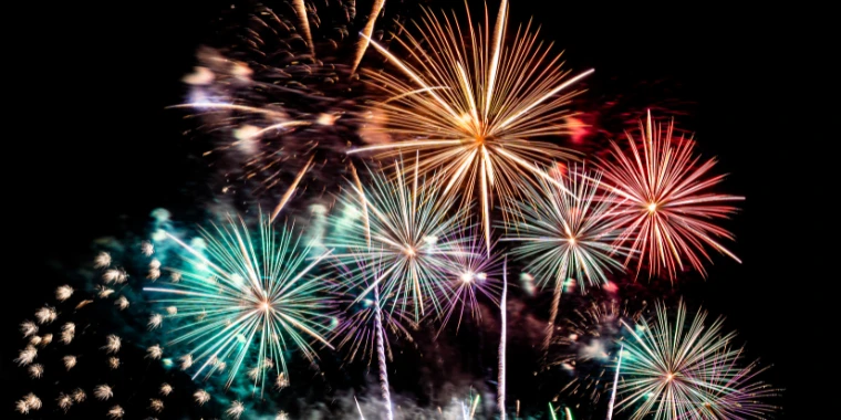 Ohňostroje a světelné show: Umění, které rozzáří nebe